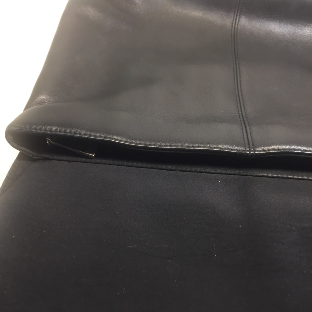 Hobo (International) Black Leather Tall Tote - Picture 11 of 15